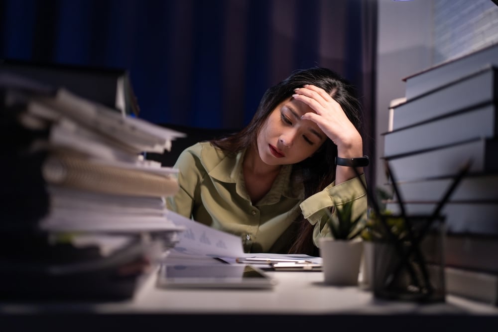 Woman,Working,Overtime,On,A,Desk,At,Night.