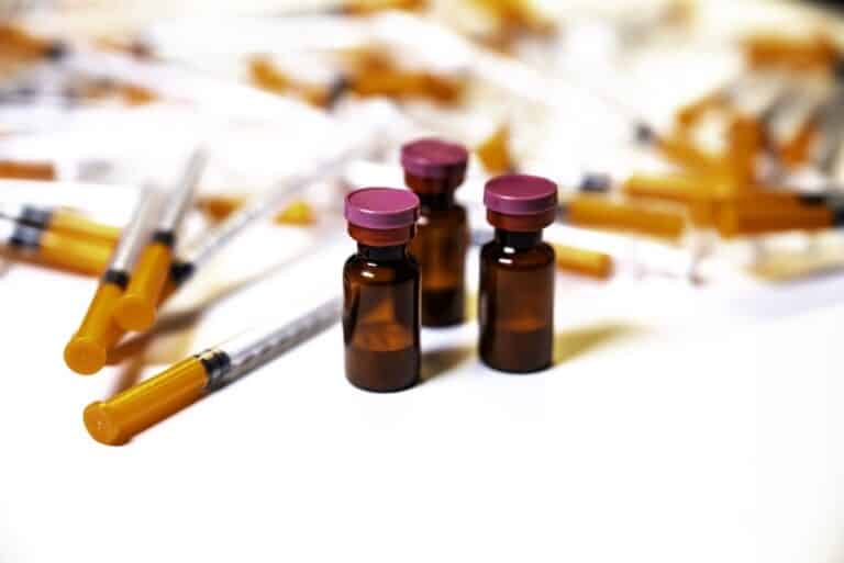 Peptides,In,Vials,With,Syringe(s)